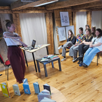 Tikšanās ar jauniešu, bērnu rakstnieci un tulkotāju Signi Višku